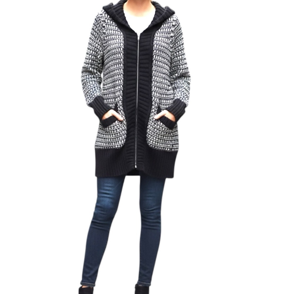 White House Black Market Medium Black White Chunky Knit Zip Cardigan Size Medium